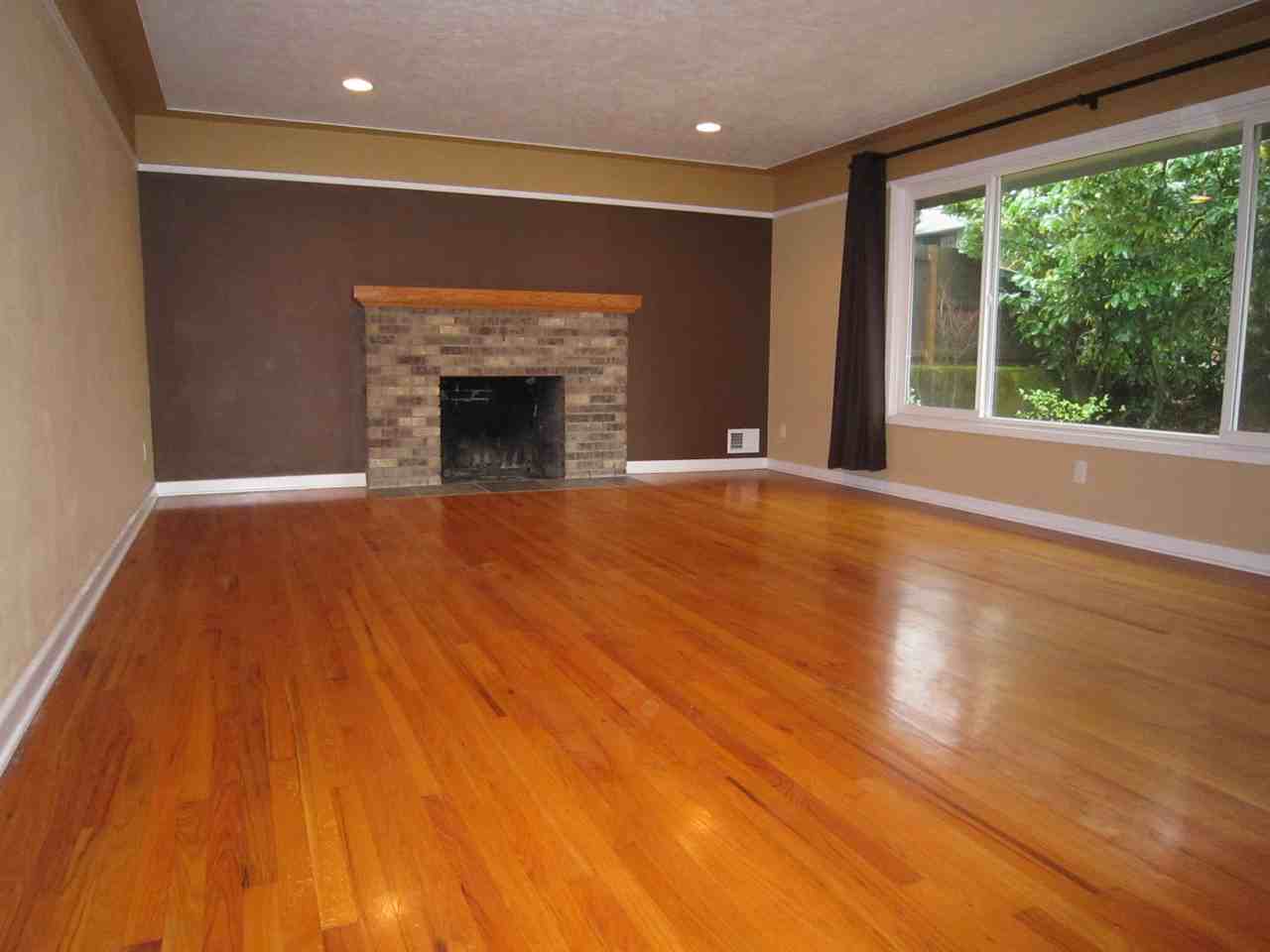 915 Kumler St Se - Photo 3 of 10
