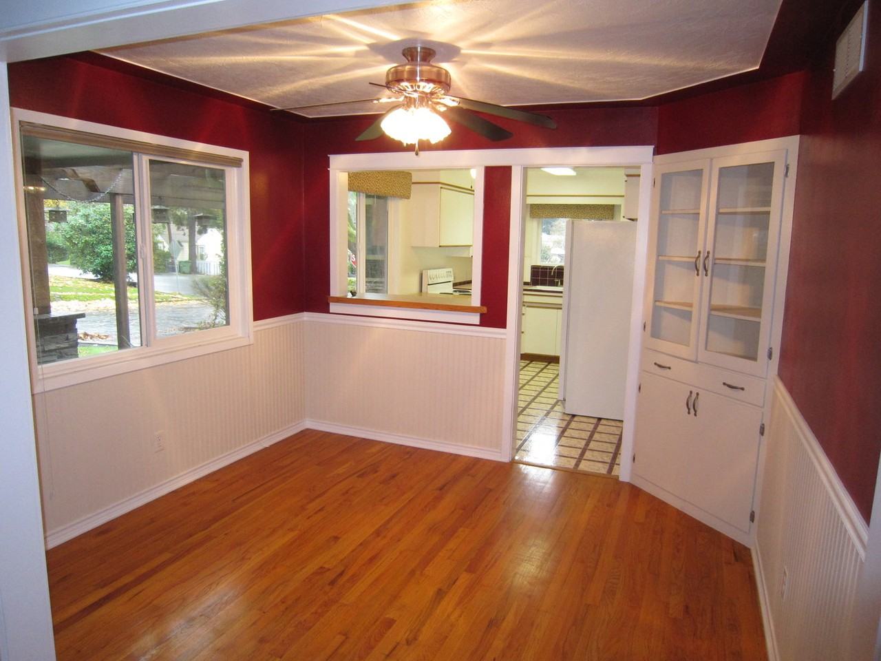 915 Kumler St Se - Photo 4 of 10