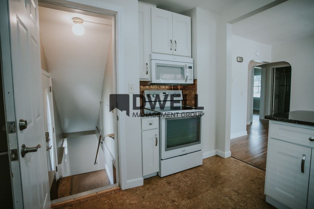 608 6th  Ave SW - Photo 3 of 27