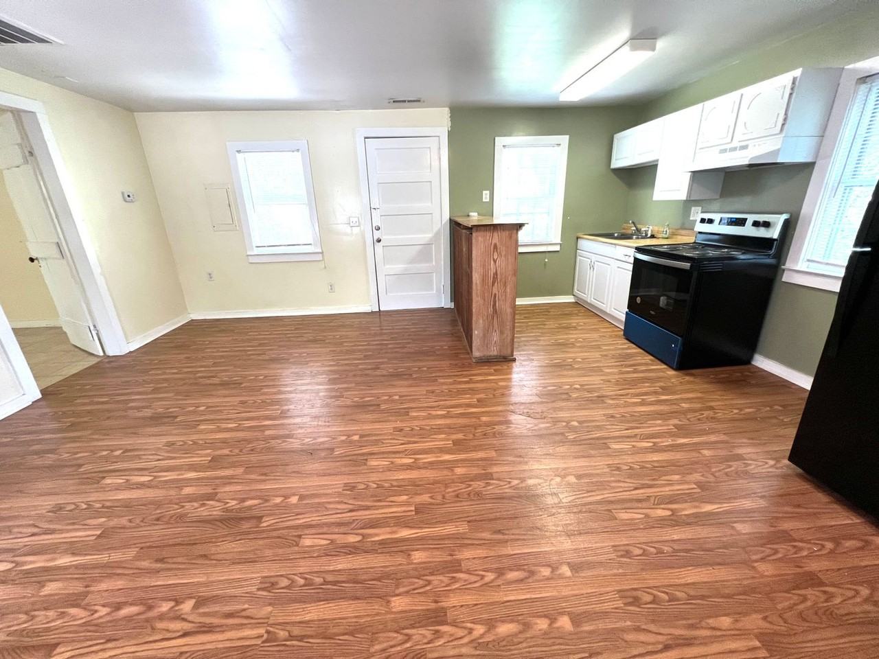 208 N Front St - Photo 3 of 11
