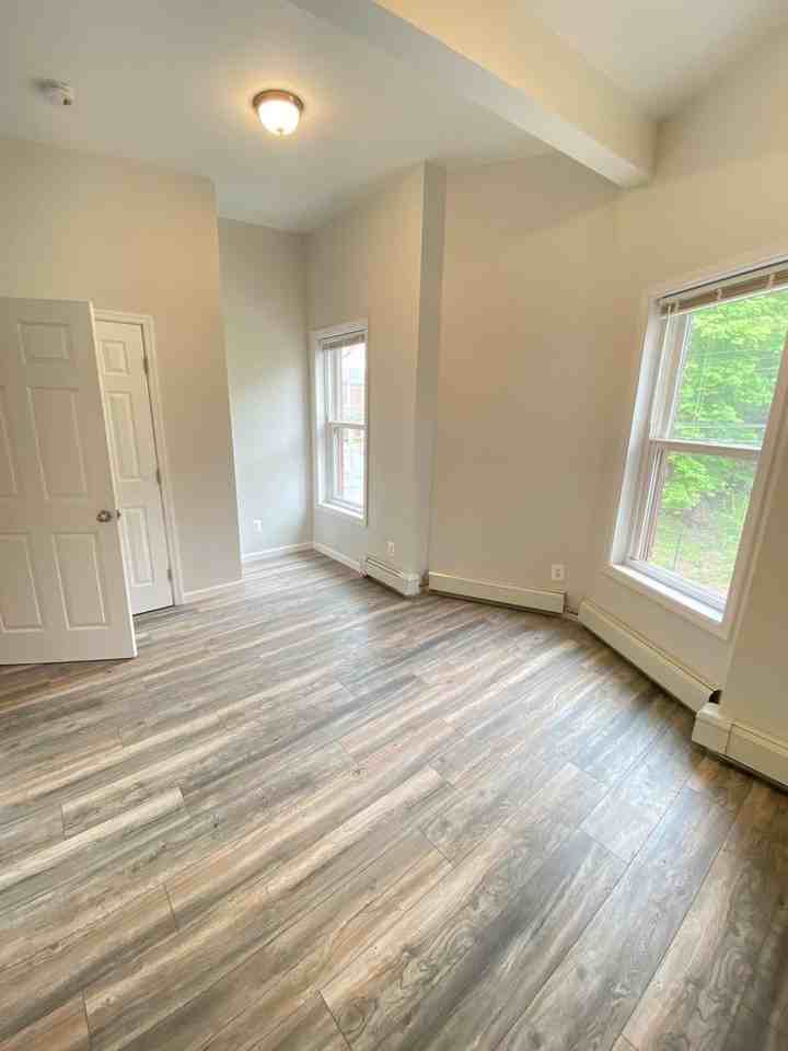 72 Johnston St - Photo 3 of 8