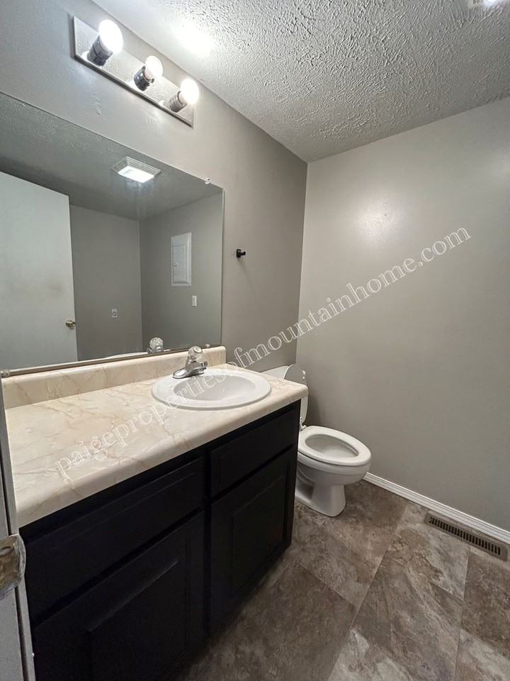 408 S 3rd St. - Photo 2 of 22