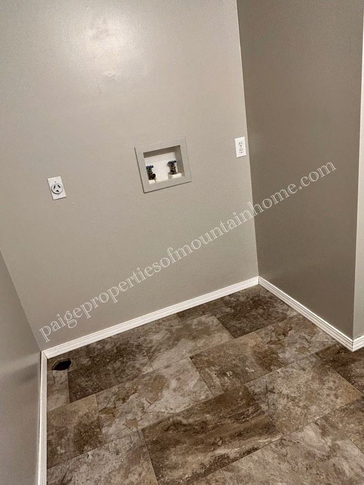 408 S 3rd St. - Photo 3 of 22