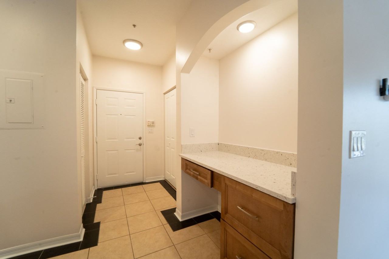 550 Florida Club Blvd - Photo 5 of 35