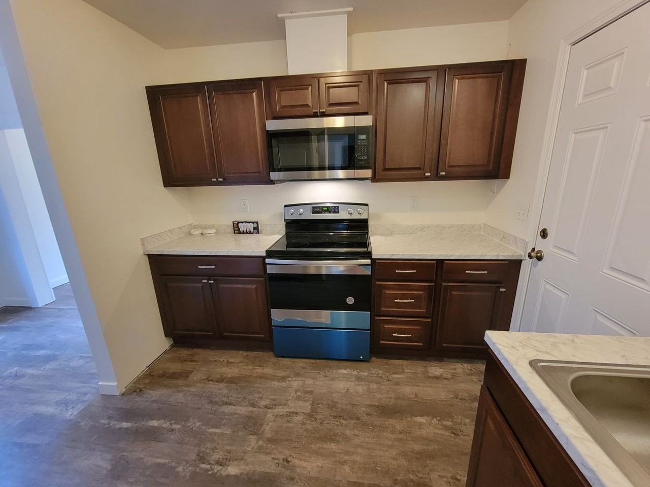 429 Morris Ave S - Photo 3 of 22
