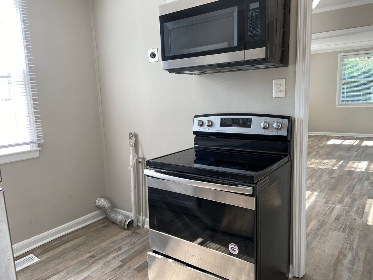 1211 Cedrow Dr - Photo 5 of 13