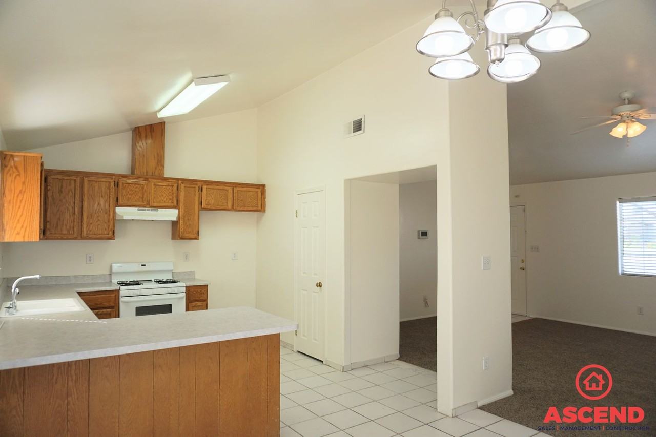 5216 Coxwold Abbey Ct - Photo 4 of 10