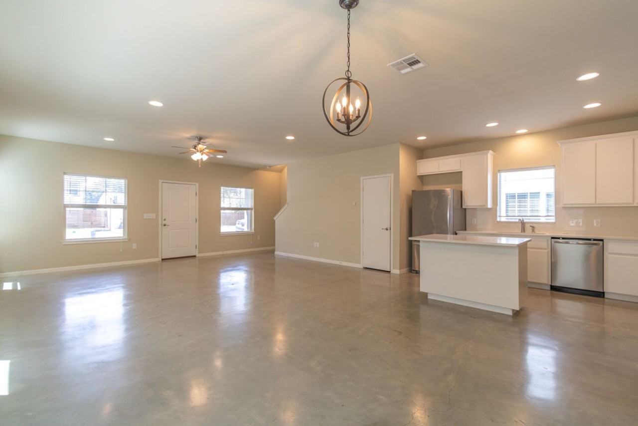 206 Munro St - Photo 6 of 28
