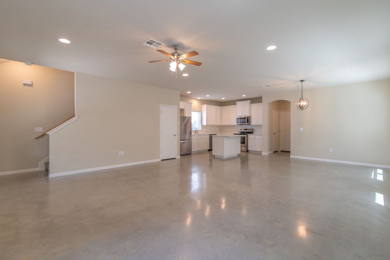 206 Munro St - Photo 7 of 28