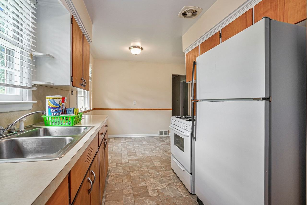 2959 Locke Ave Sw - Photo 2 of 30