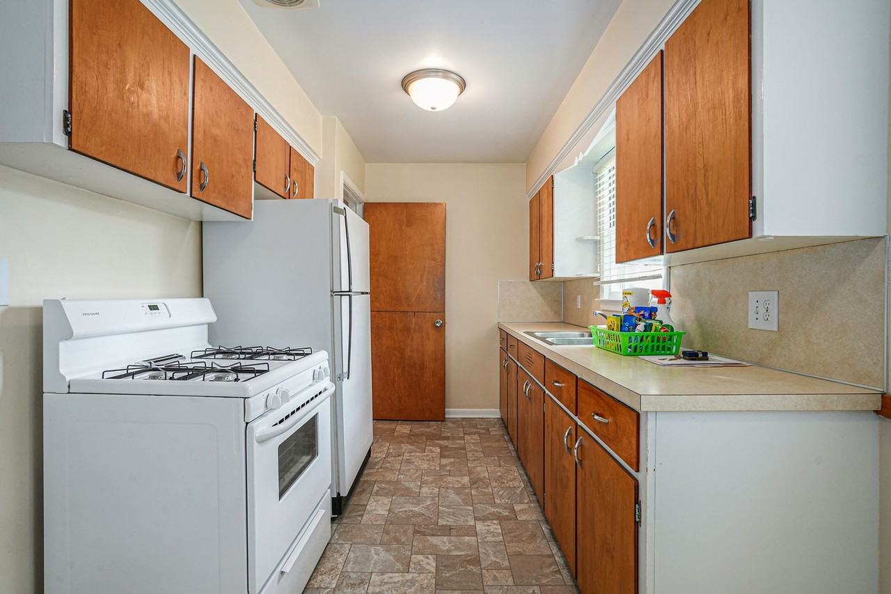 2959 Locke Ave Sw - Photo 3 of 30