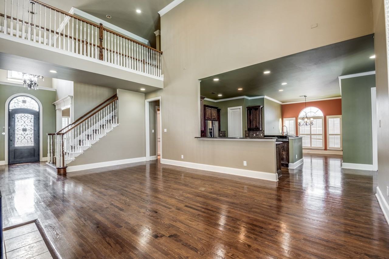 3005 Paddington Dr - Photo 2 of 25