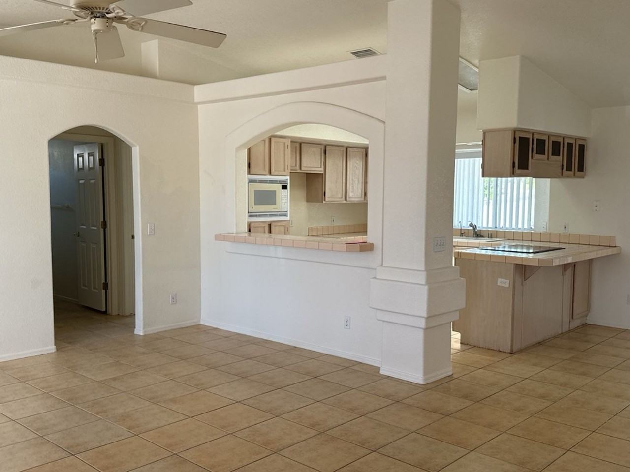 2139 Smoketree Ave N - Photo 2 of 18