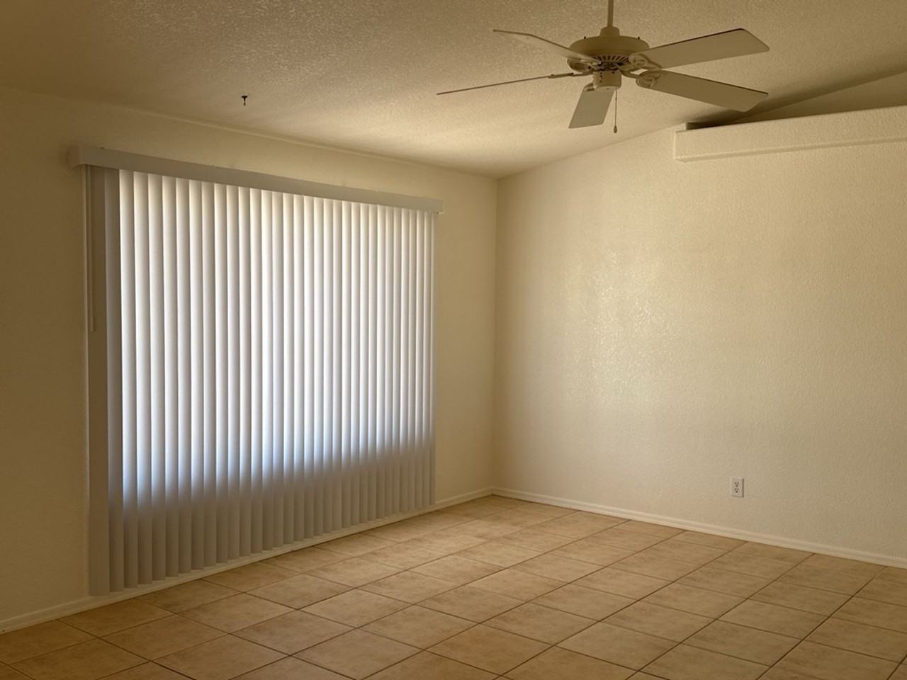 2139 Smoketree Ave N - Photo 3 of 18