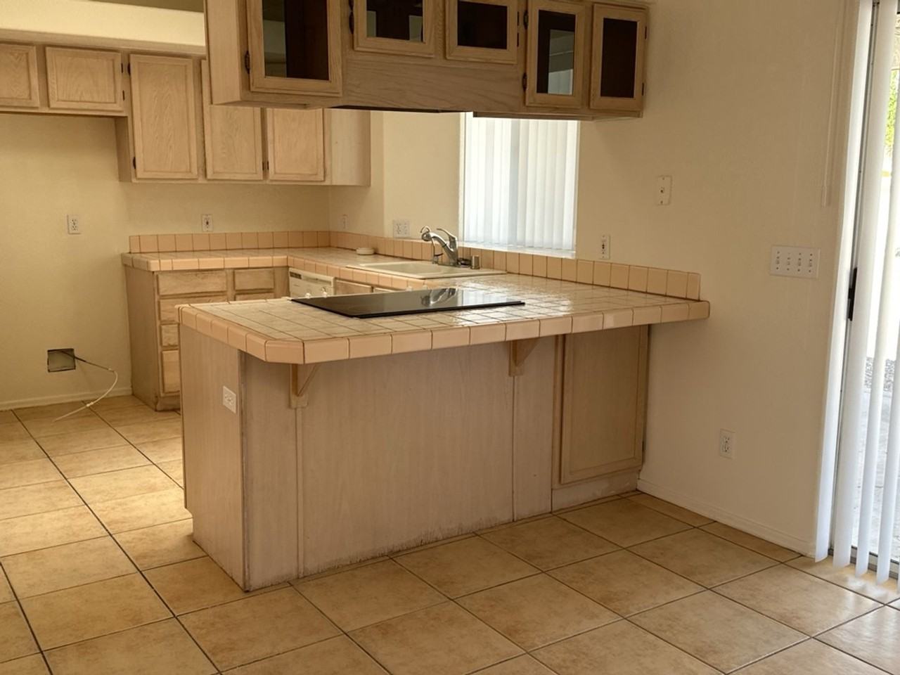 2139 Smoketree Ave N - Photo 5 of 18