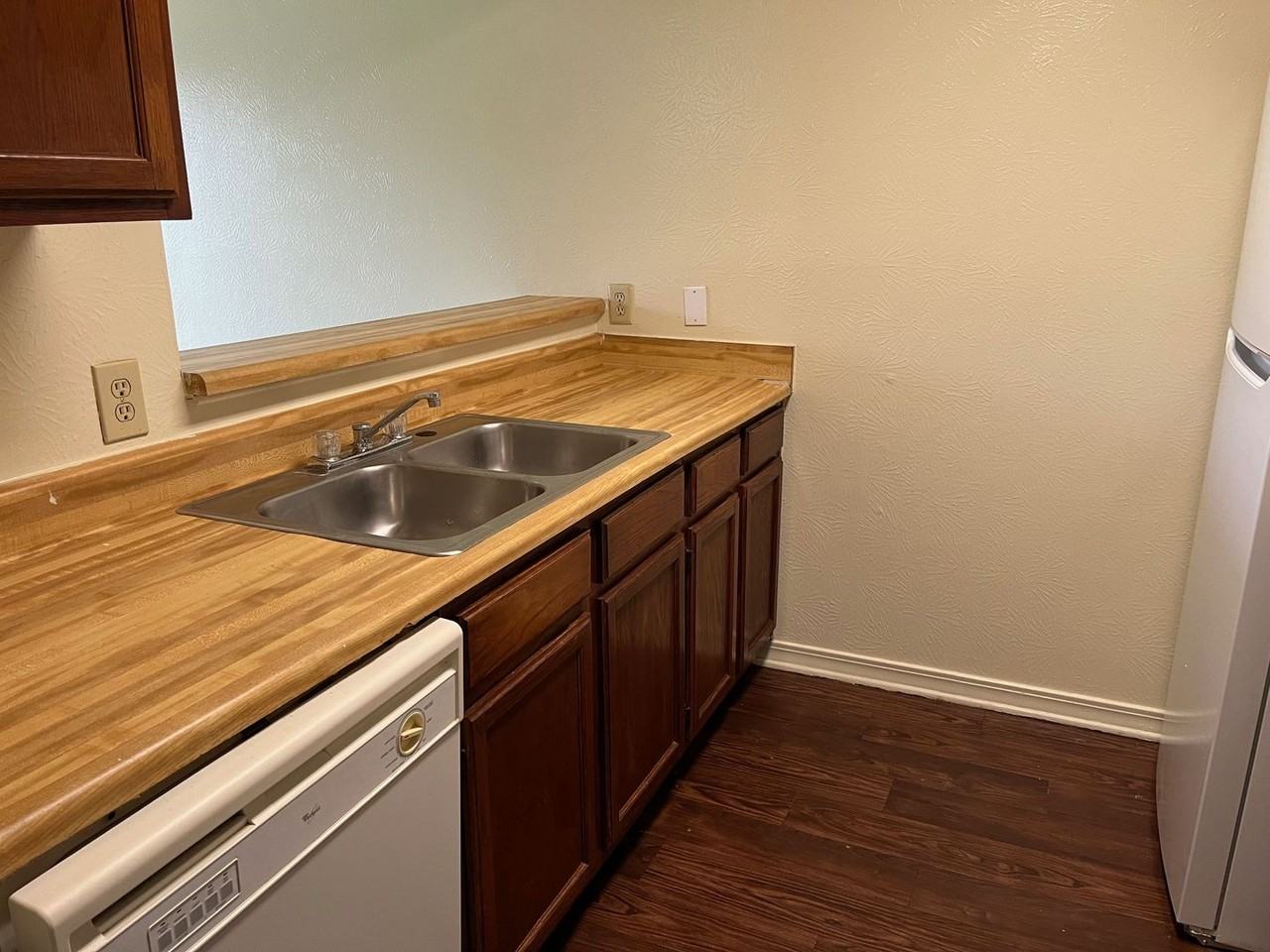 5705 E Texas St #5 - Photo 4 of 6
