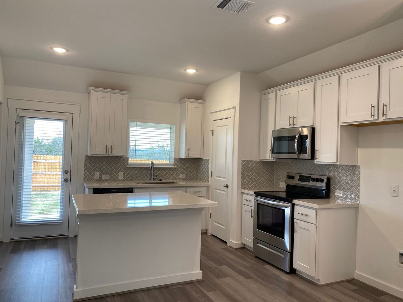 652 Pheasant Hill Ln - Photo 6 of 22