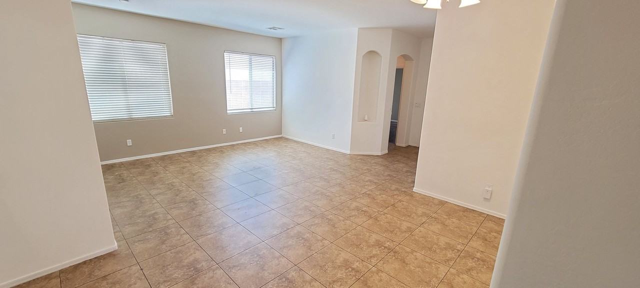 1414 E Bautista Rd - Photo 6 of 24