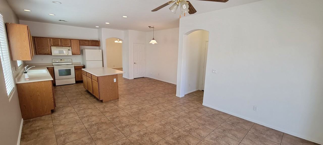 1414 E Bautista Rd - Photo 7 of 24