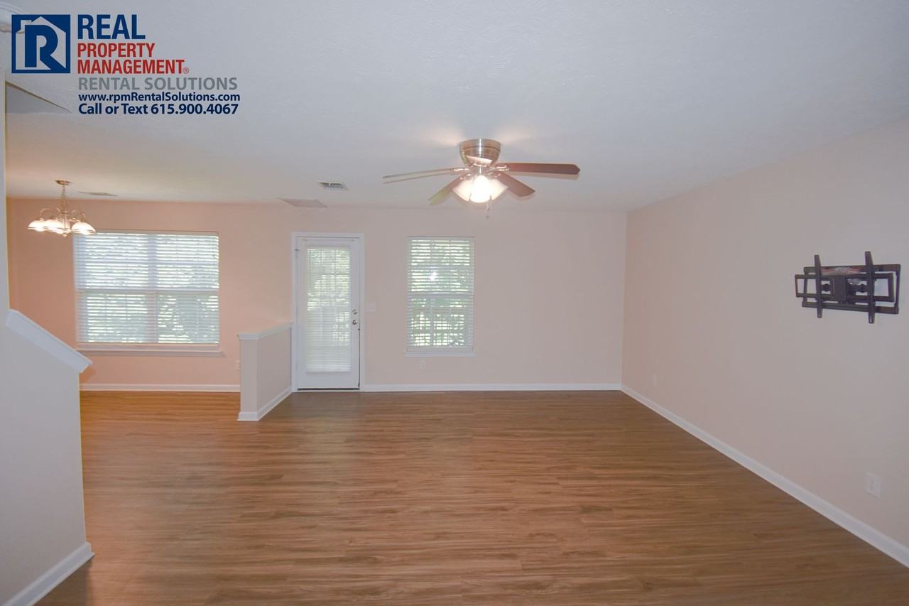 704 Holland Ridge Dr - Photo 3 of 23