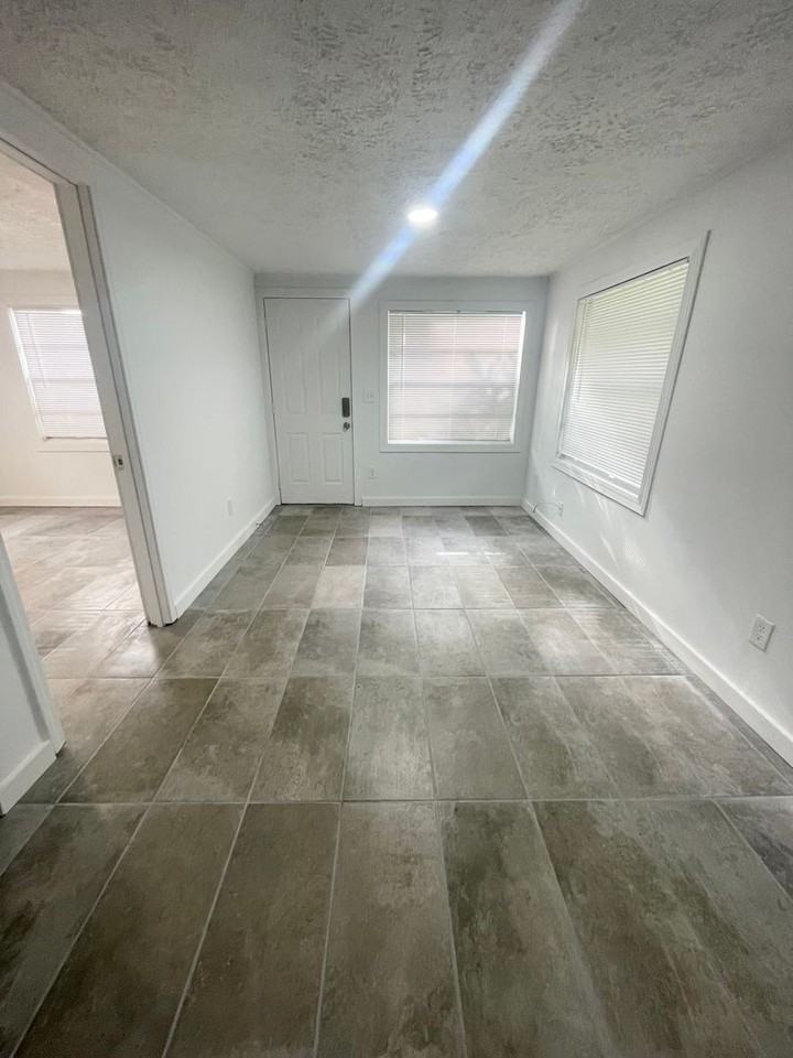 1323 Woodruff Ave - Photo 3 of 15