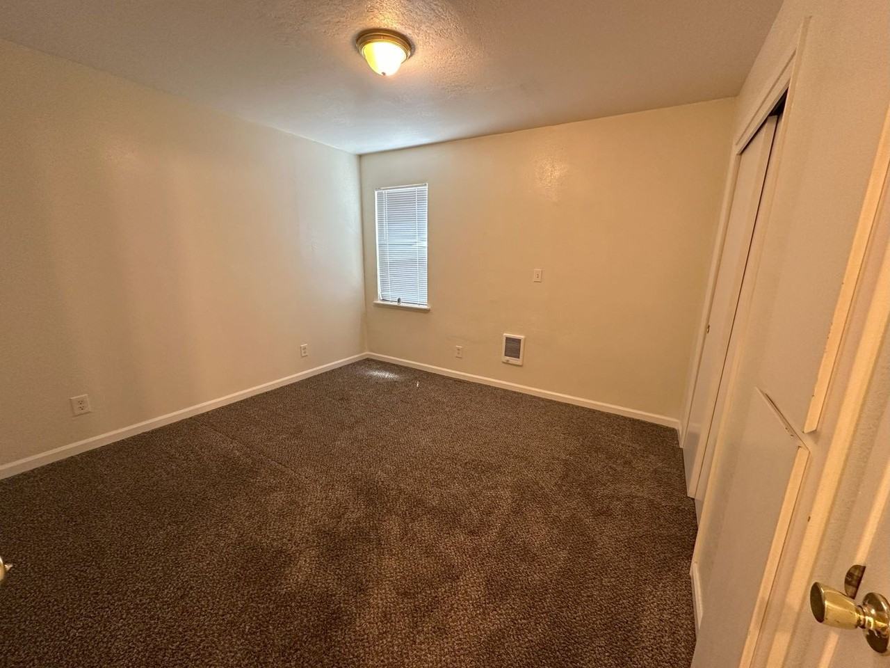 304 Birch St - Photo 7 of 10
