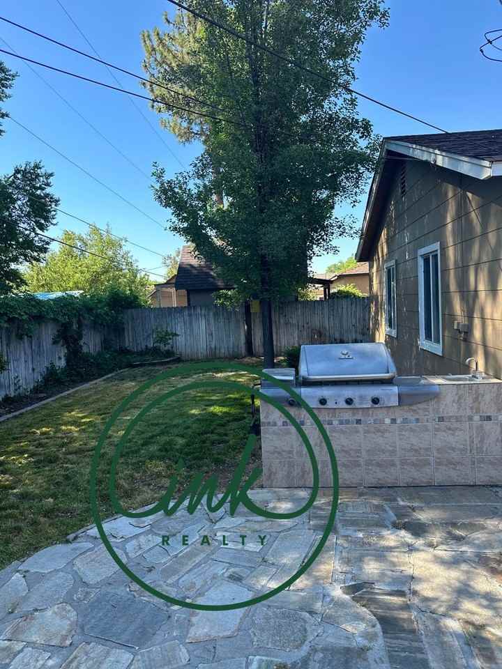 1835 North Division Street