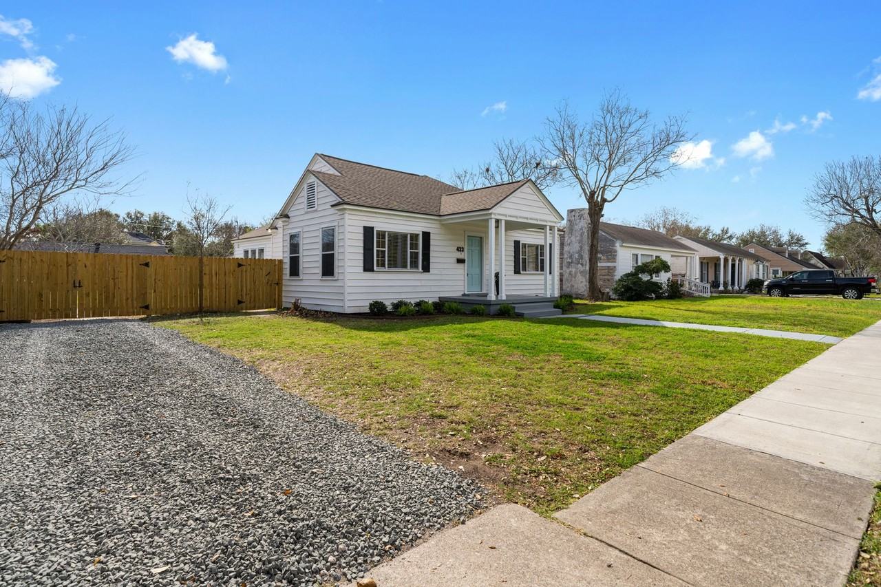 433 Cole Street - Photo 3 of 34