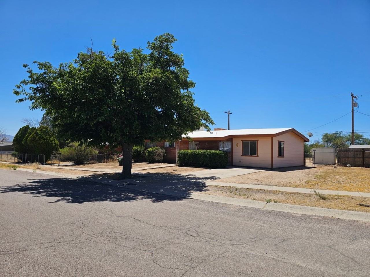 610 E Post Rd - Photo 2 of 17