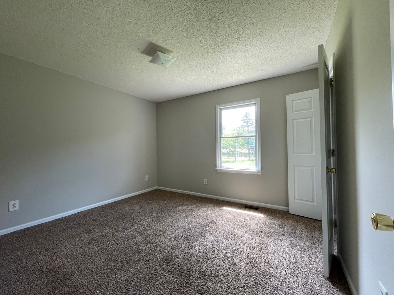 The Elms - Photo 3 of 9