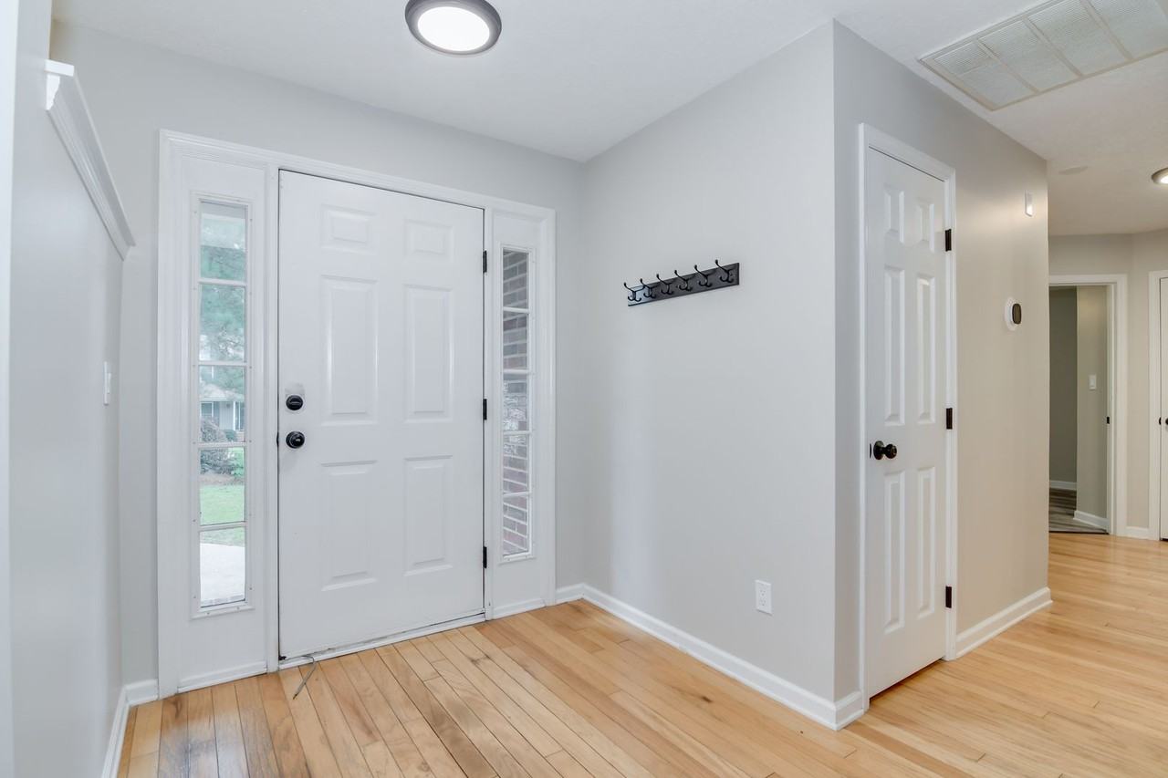 952 Hunting Horn Way W - Photo 5 of 45