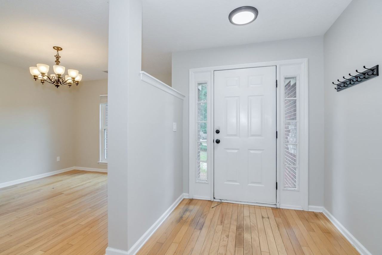 952 Hunting Horn Way W - Photo 6 of 45