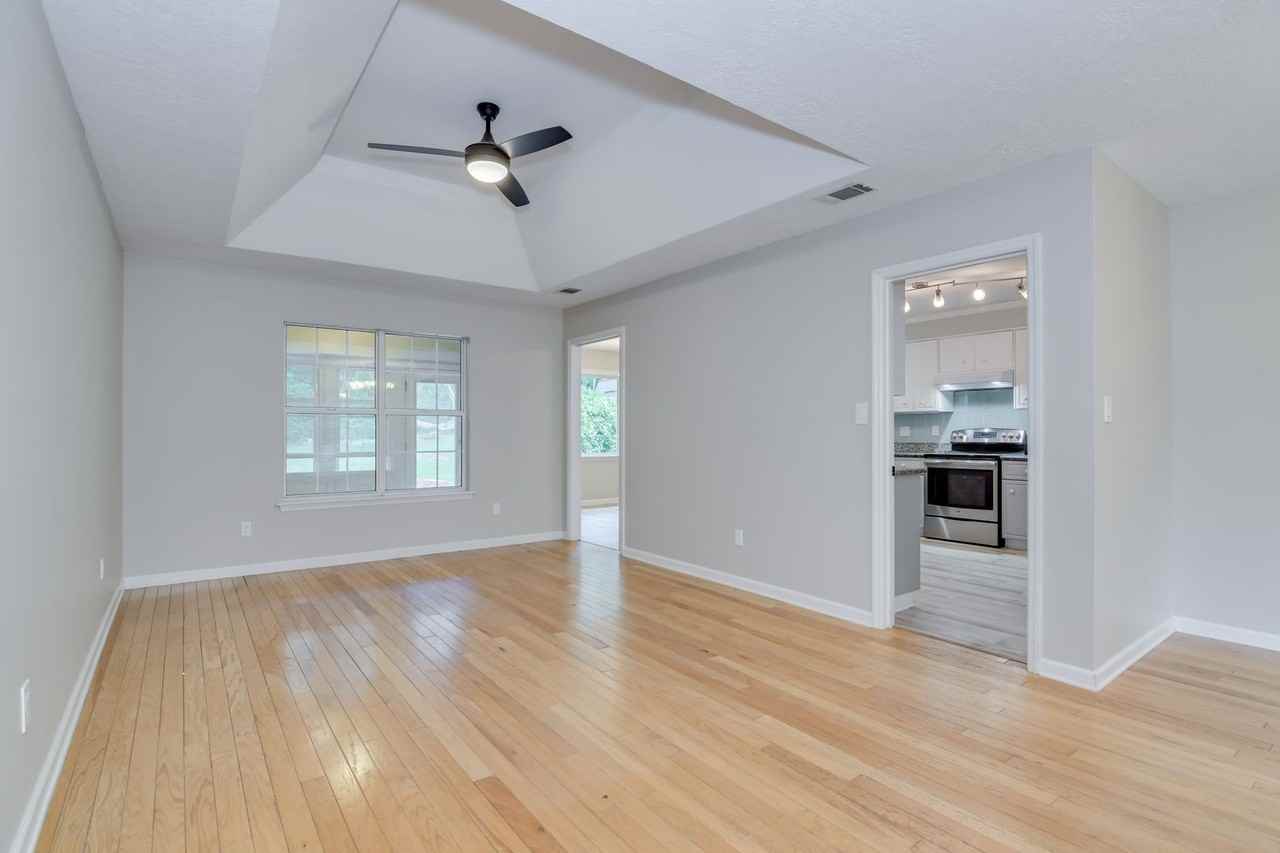 952 Hunting Horn Way W - Photo 7 of 45