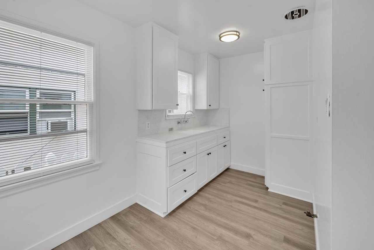 3207 E 2nd St #10 - Photo 7 of 14