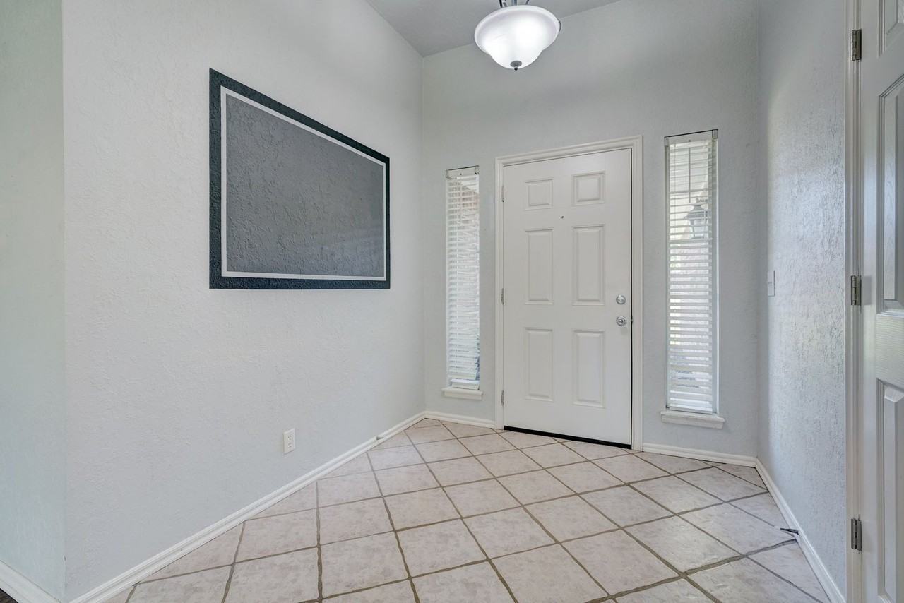 1019 Dustin Dr - Photo 3 of 24