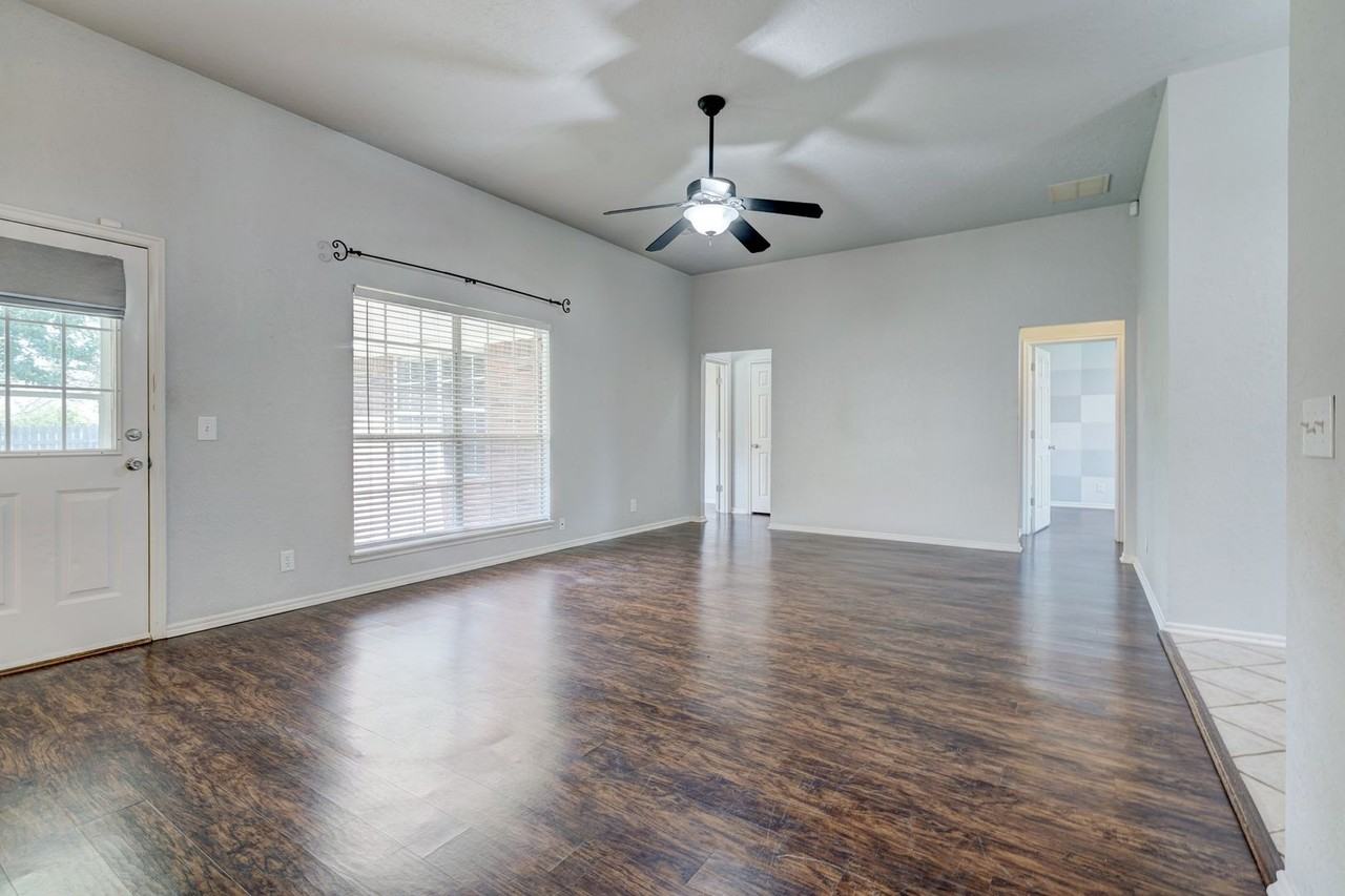 1019 Dustin Dr - Photo 6 of 24