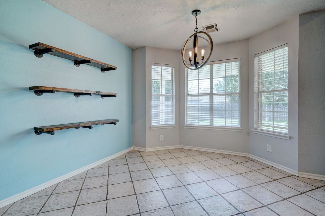 1019 Dustin Dr - Photo 7 of 24