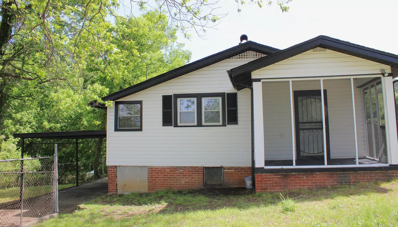 2607 Andrews St - Photo 3 of 19