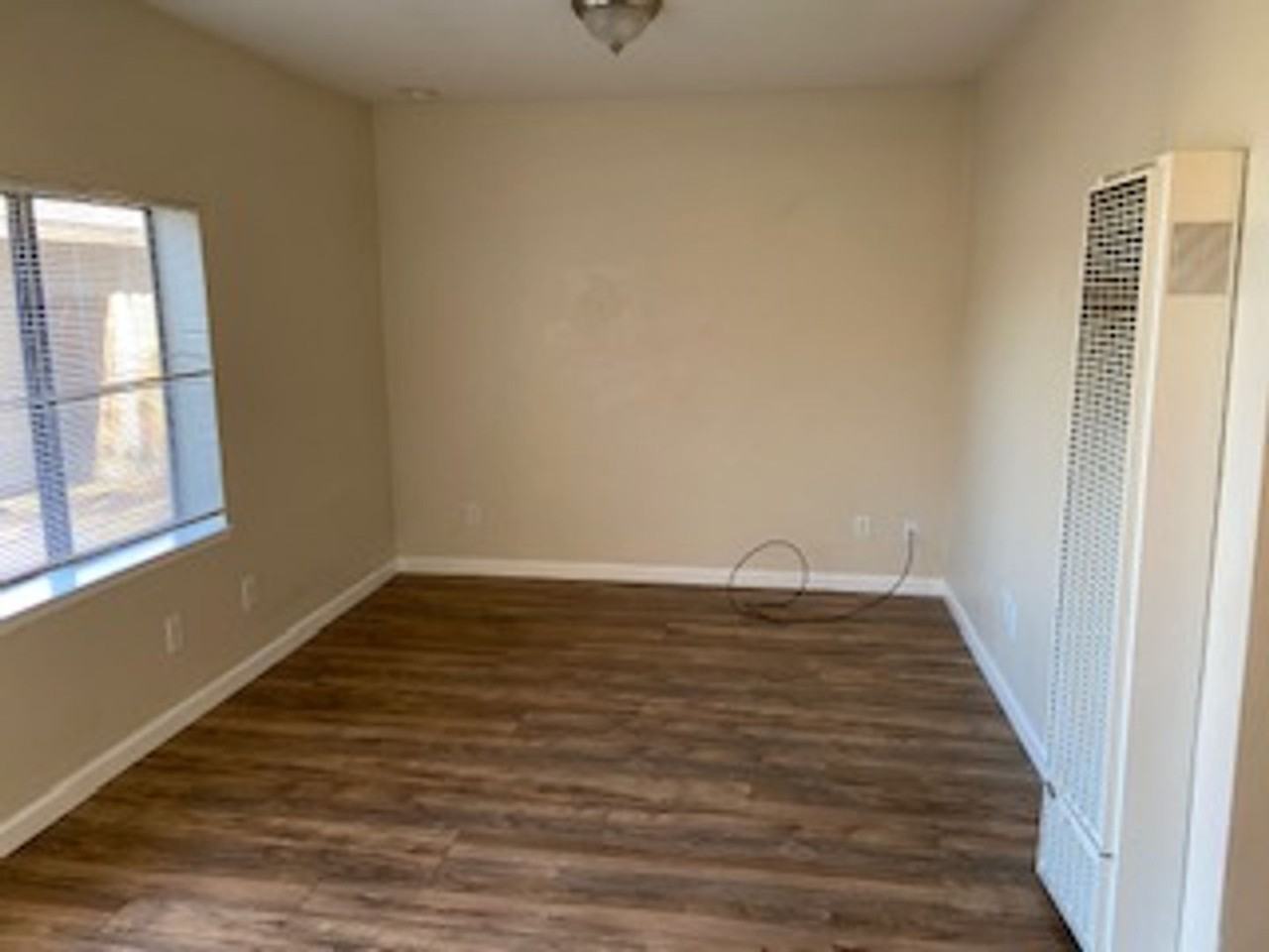 1512 Locust St - Photo 2 of 6