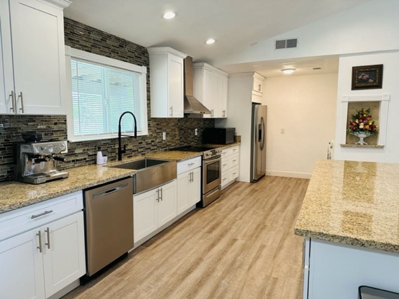9502 E Shaw Ave - Photo 3 of 19