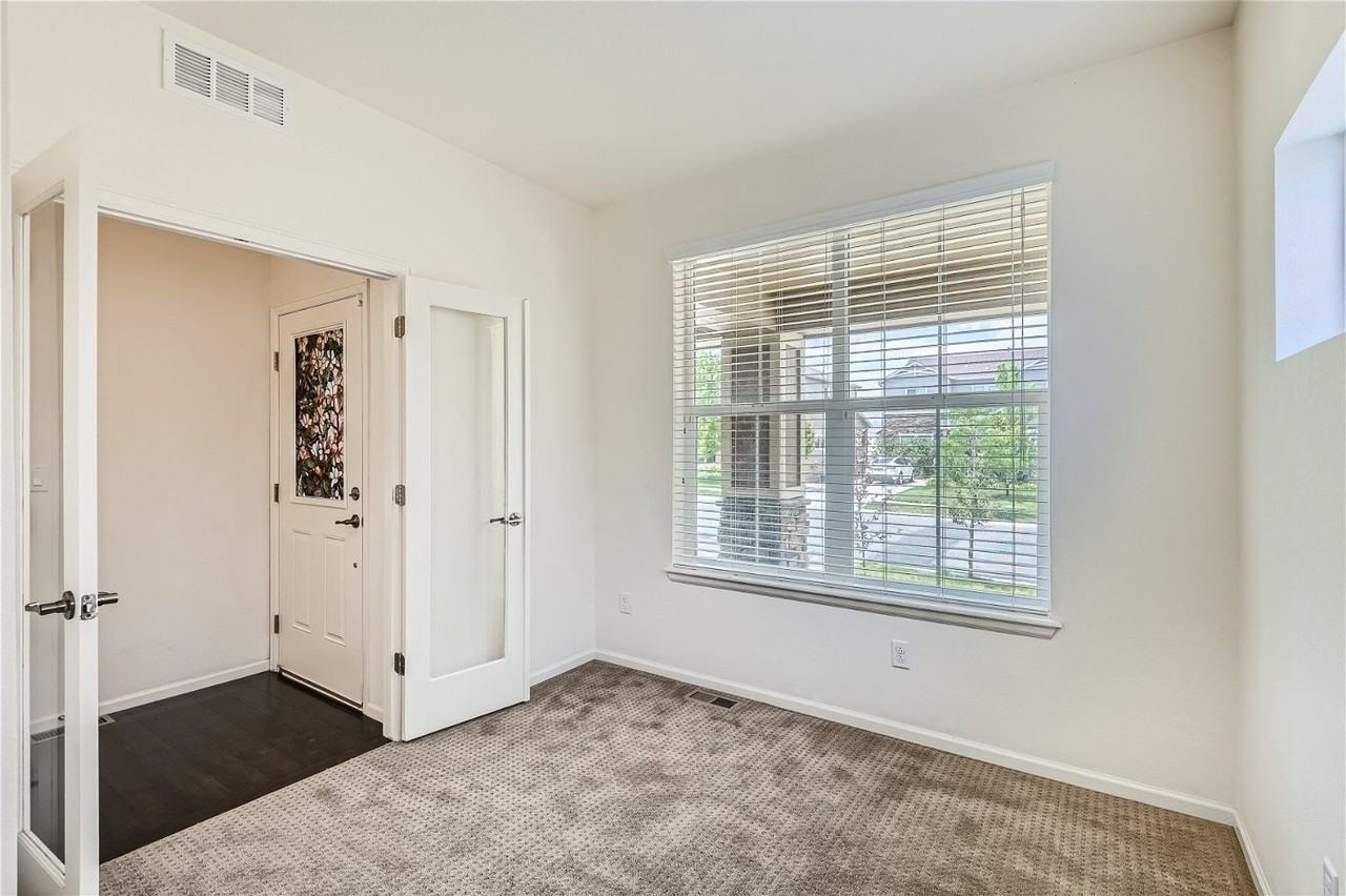 16718 Prospect Ln - Photo 3 of 27