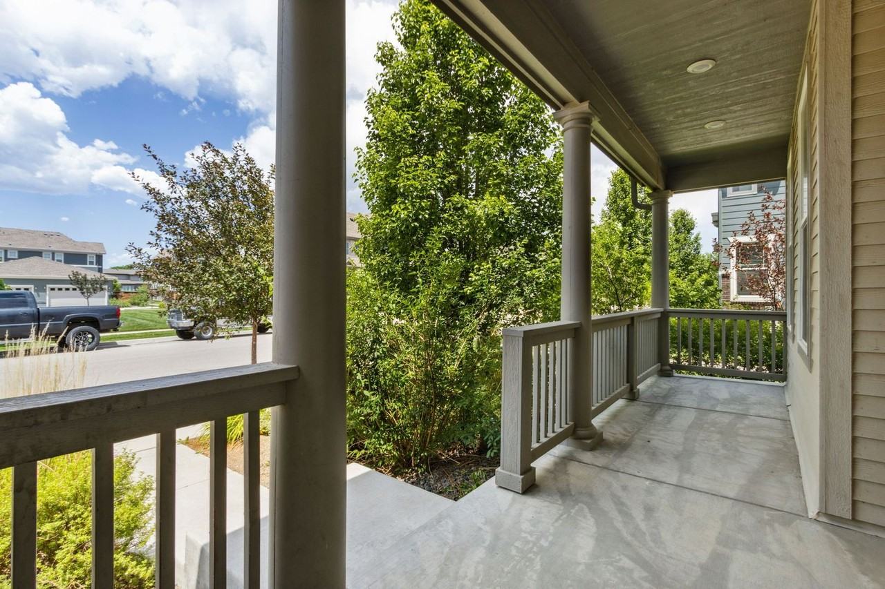 328 Zeppelin Way - Photo 3 of 24
