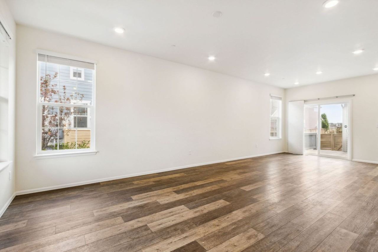 328 Zeppelin Way - Photo 6 of 24