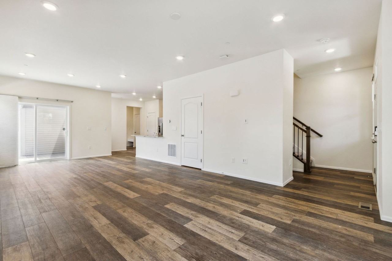 328 Zeppelin Way - Photo 7 of 24