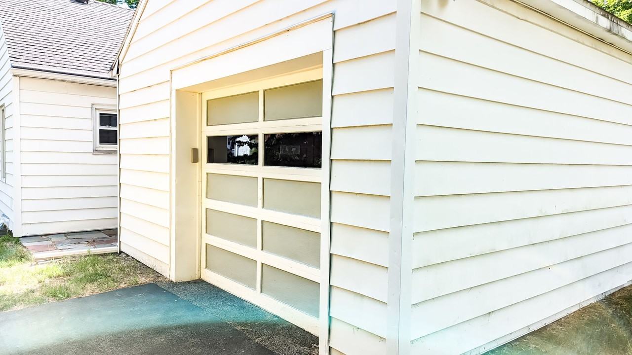 1 Dresden Ct - Photo 3 of 20