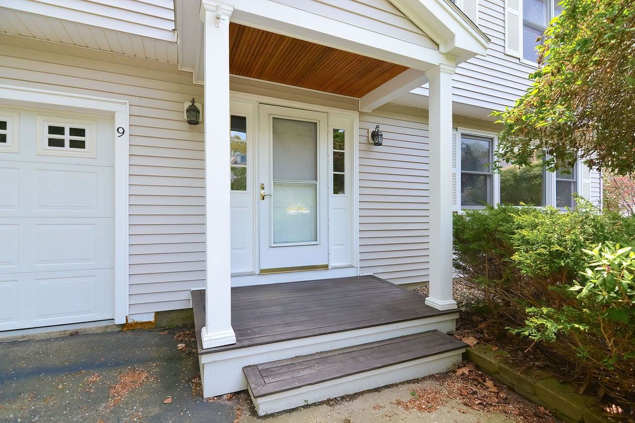 9 Twin Light Cir - Photo 2 of 47