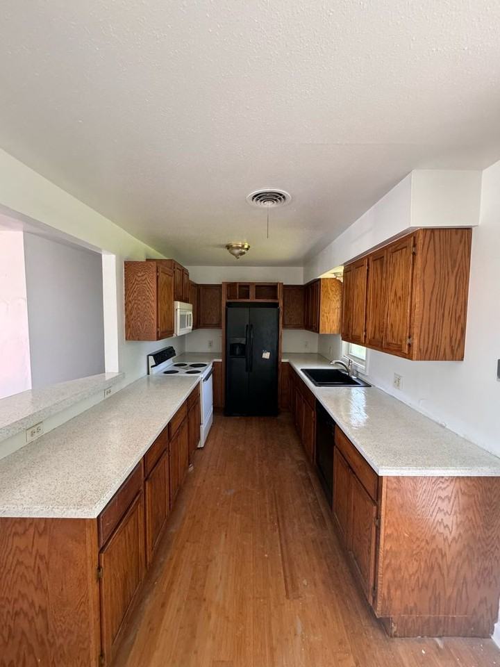 870 E 53rd St N - Photo 3 of 10