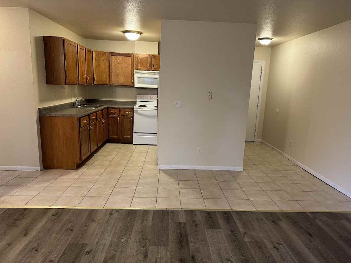 3021 Maple DriveApt H #H - Photo 5 of 17