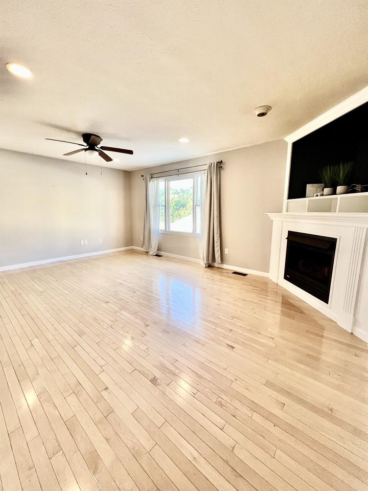 229 Palisades Dr #1 - Photo 3 of 44