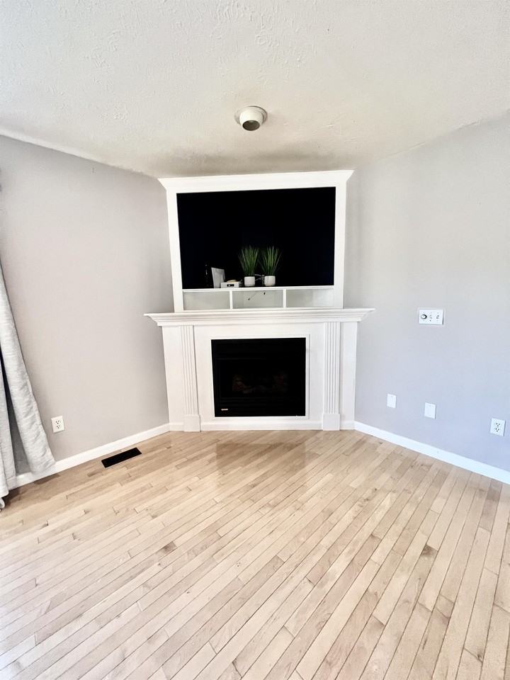 229 Palisades Dr #1 - Photo 4 of 44